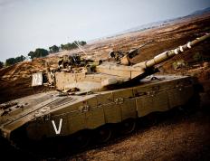 世俱杯赛程-夜幕下的竞速与扛鼎，F1揭幕战之夜与伦纳德的团队领袖