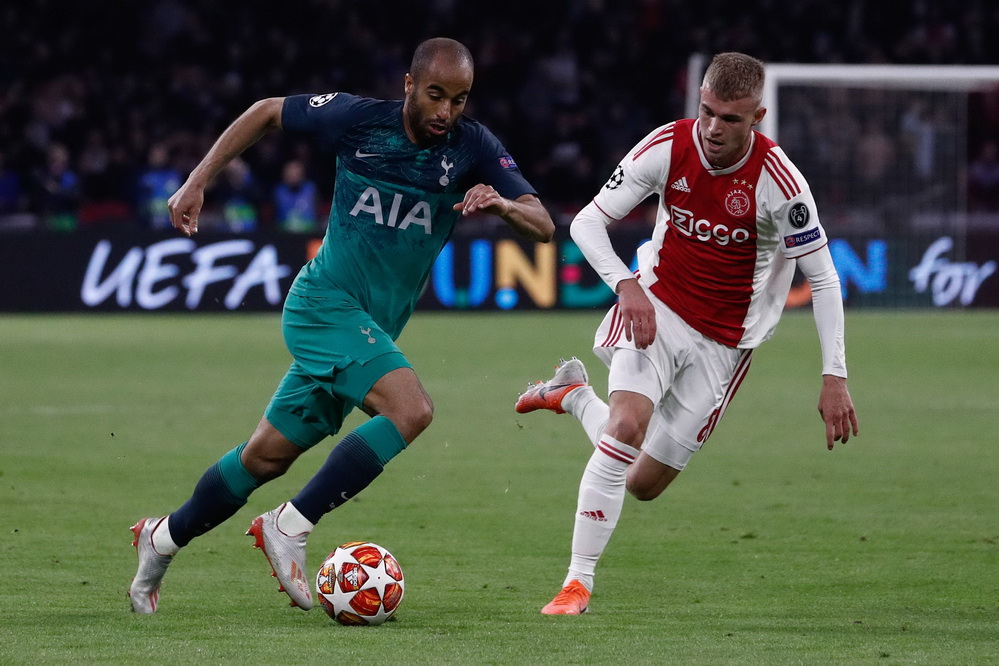 世俱杯决赛-阿贾克斯客场大胜，晋级淘汰赛