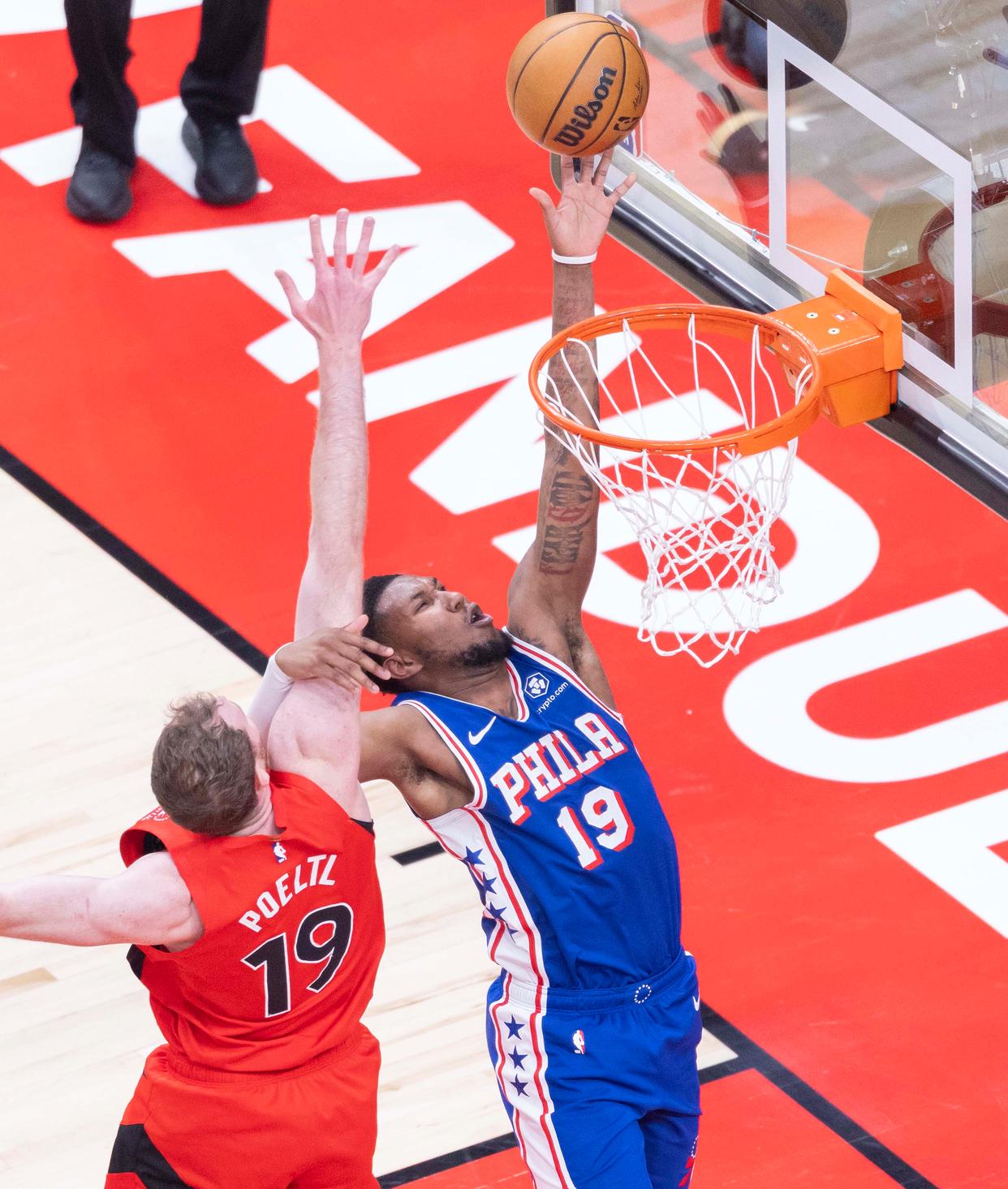 世俱杯决赛-猛龙客场战胜篮网，继续领跑东部