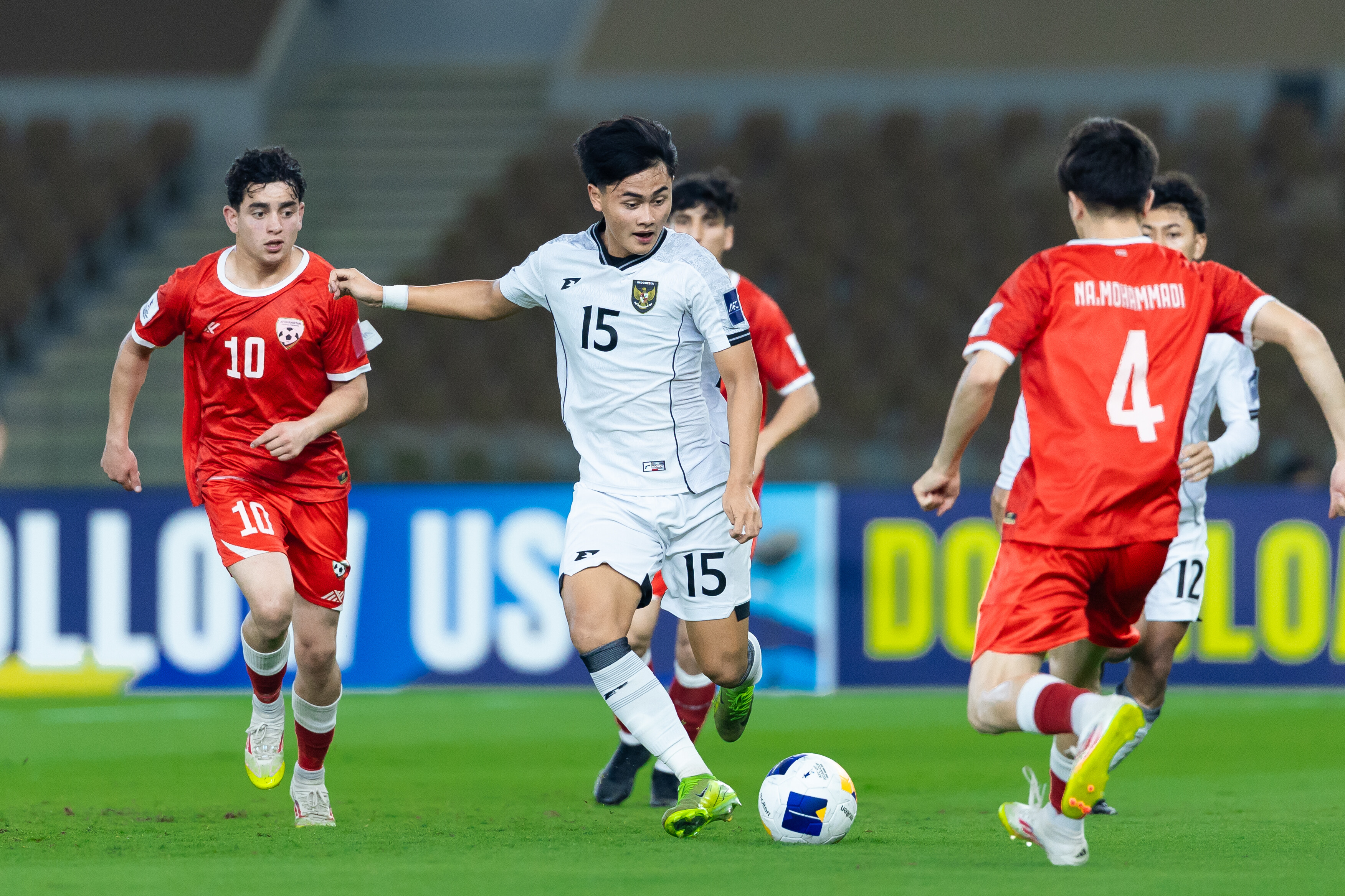 世俱杯参赛资格-印尼队横扫中国队,安赛龙统治全场