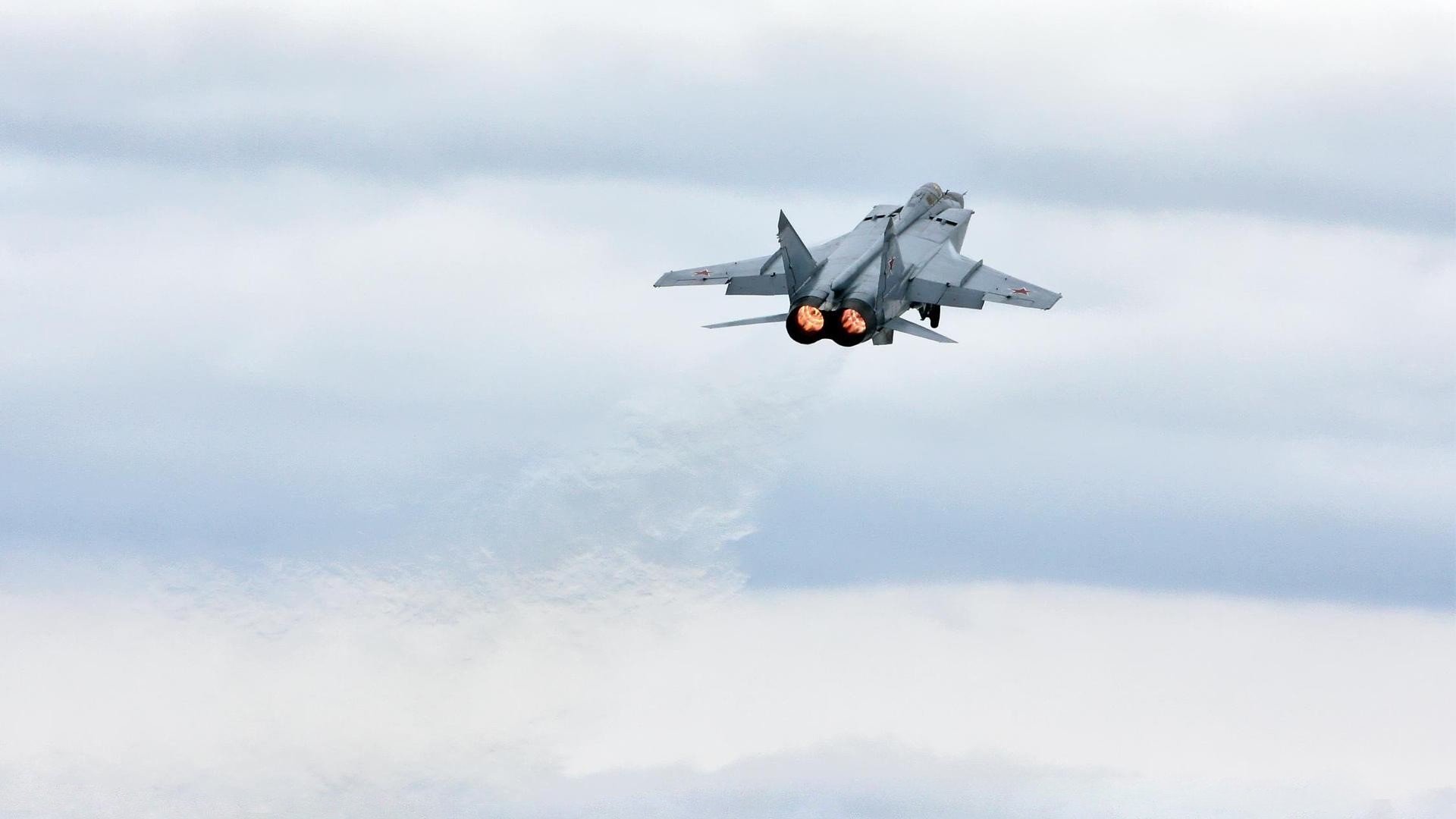 世俱杯直播-体育英雄的赞歌，丹麦力克红牛争冠，阿圭罗生死战定乾坤