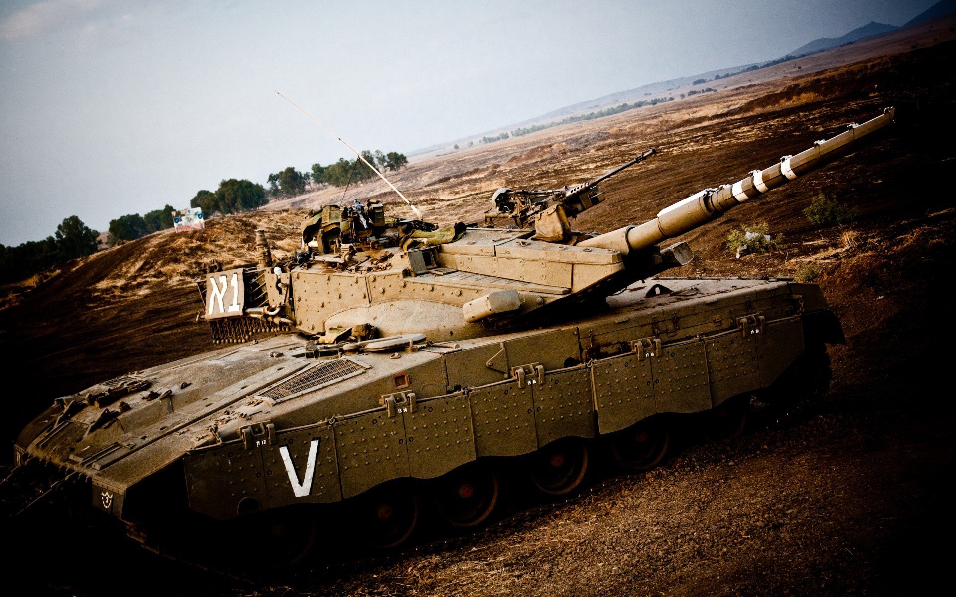 世俱杯赛程-夜幕下的竞速与扛鼎，F1揭幕战之夜与伦纳德的团队领袖