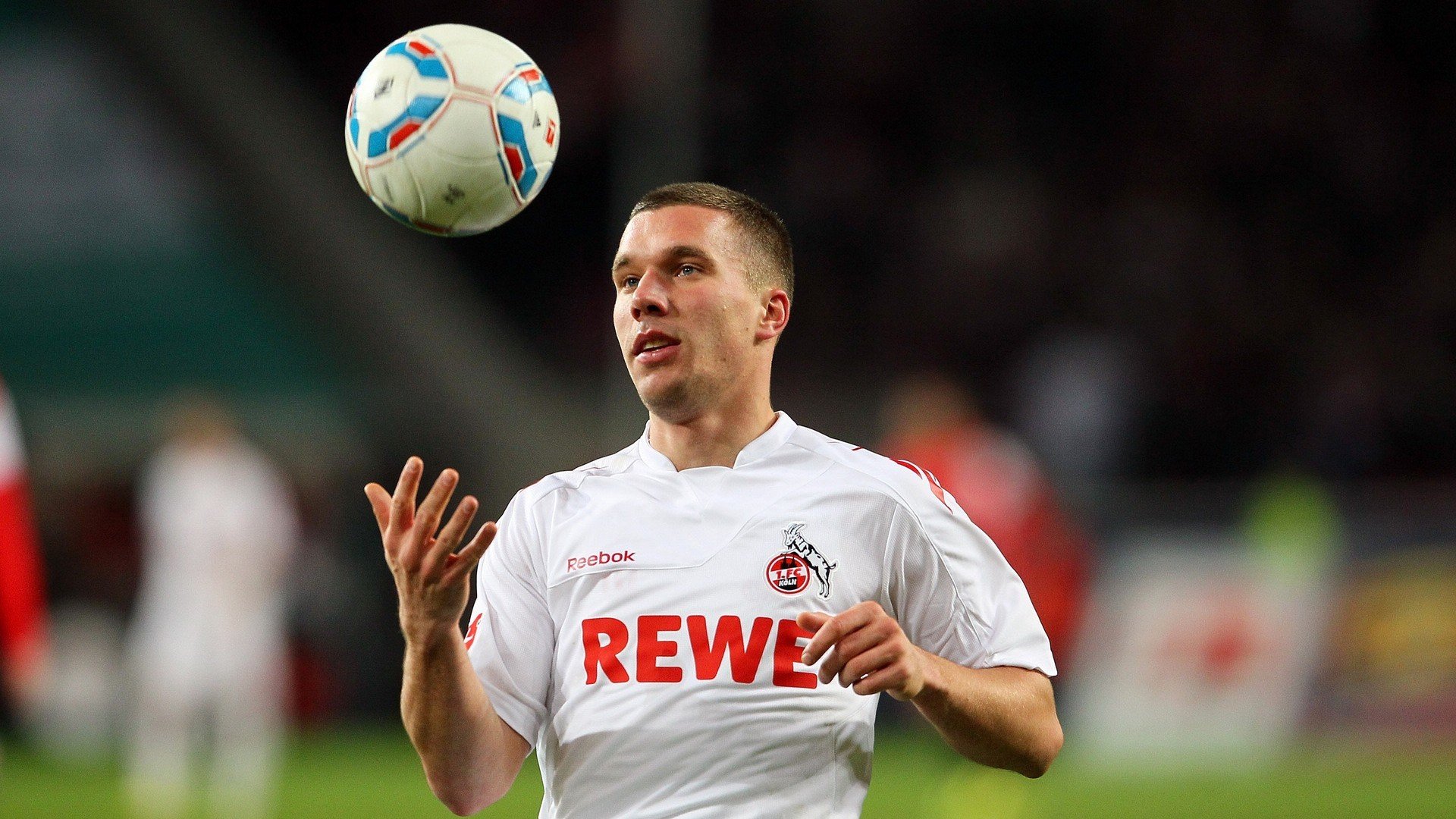 世俱杯2025-F1新赛季揭幕战之夜,班凯罗硬仗之王的赛道启示录